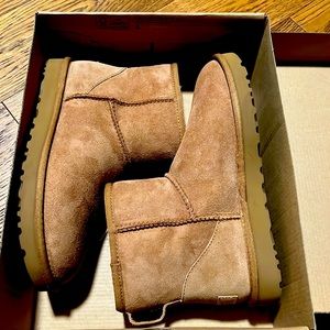 UGG Classic Mini II